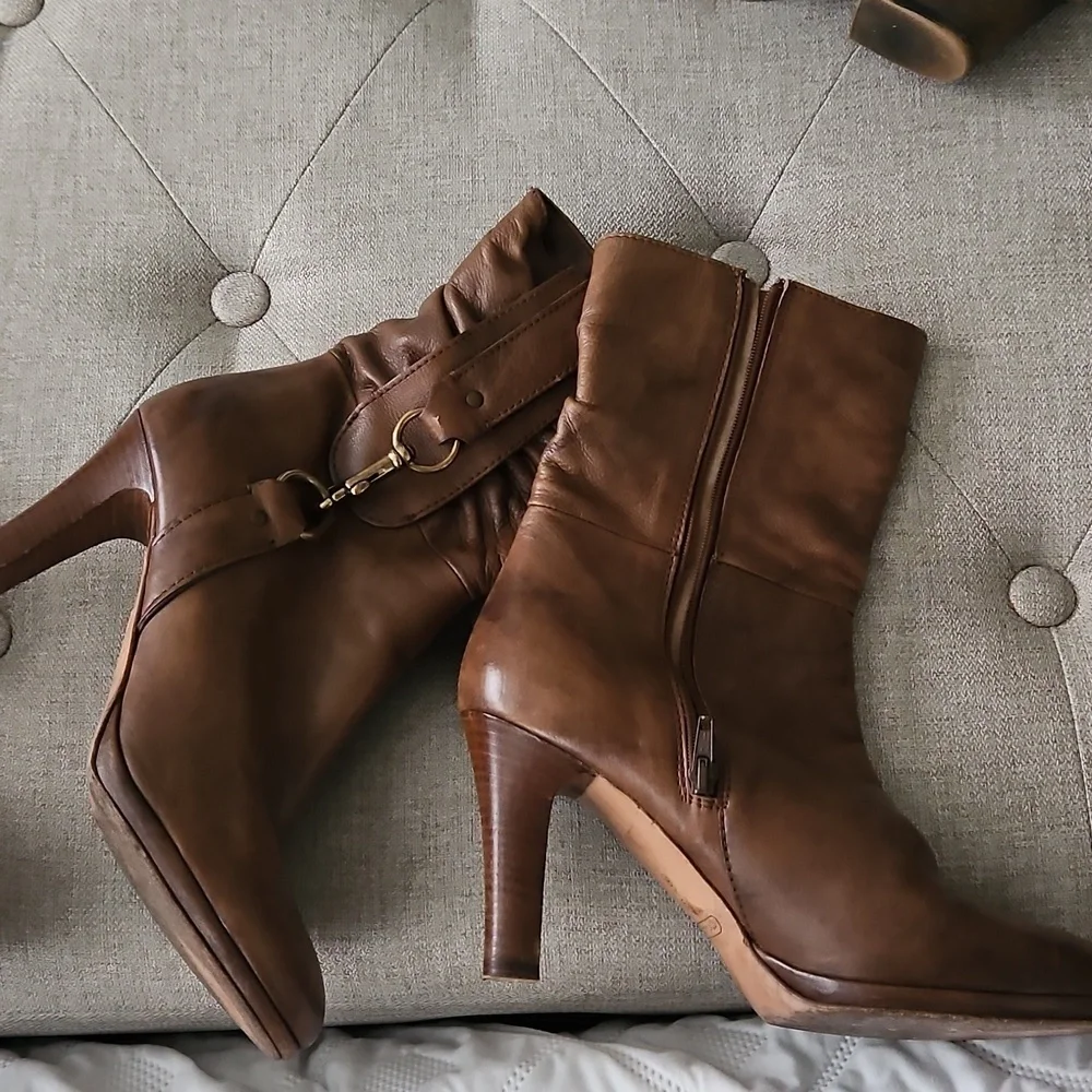 🌟 Mid Calf Brown Genuine Leather Coach Boots With Gold Accents Size 9 🌟